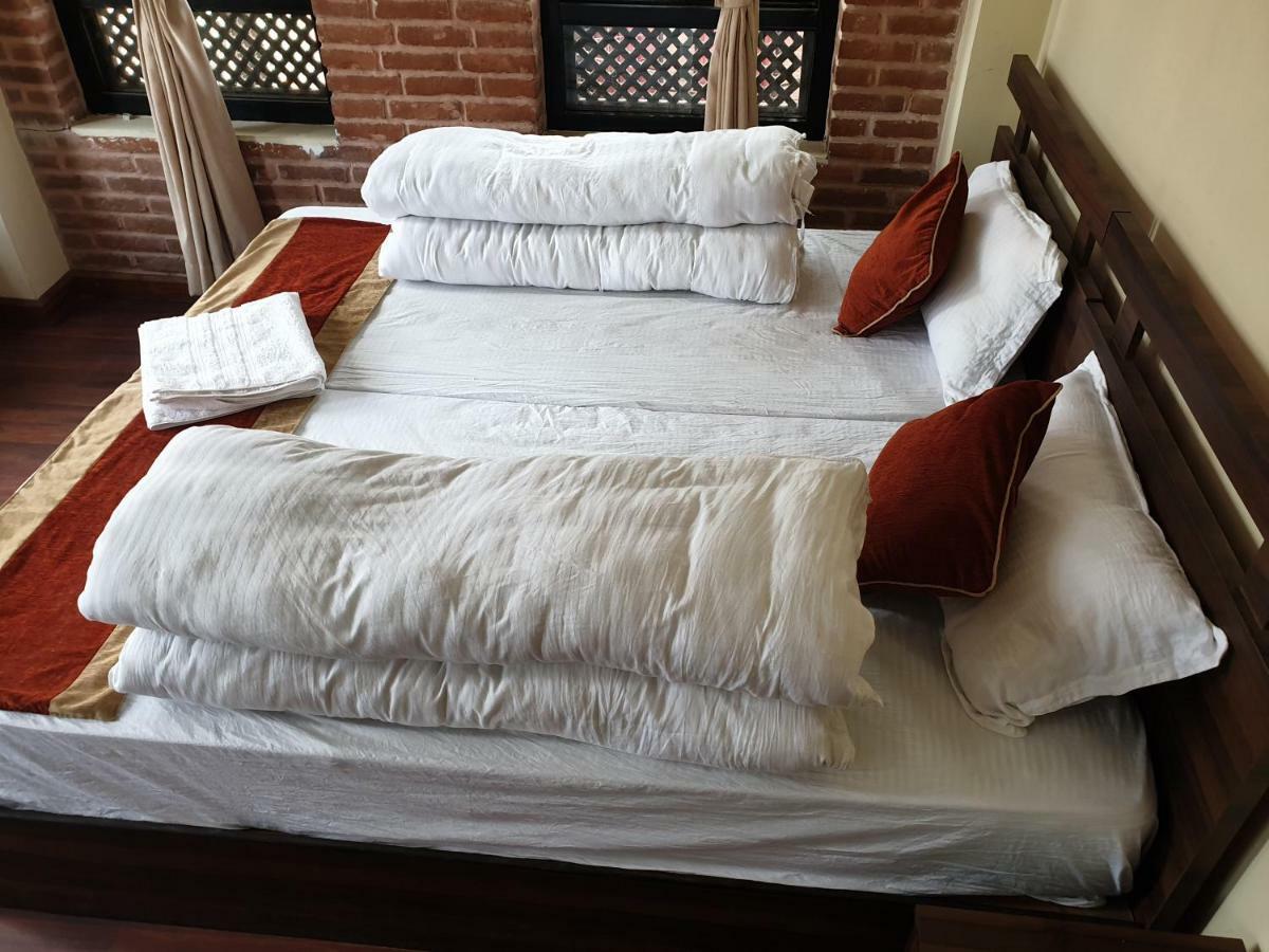 Hotel Layaku Durbar Bhatgoan Esterno foto