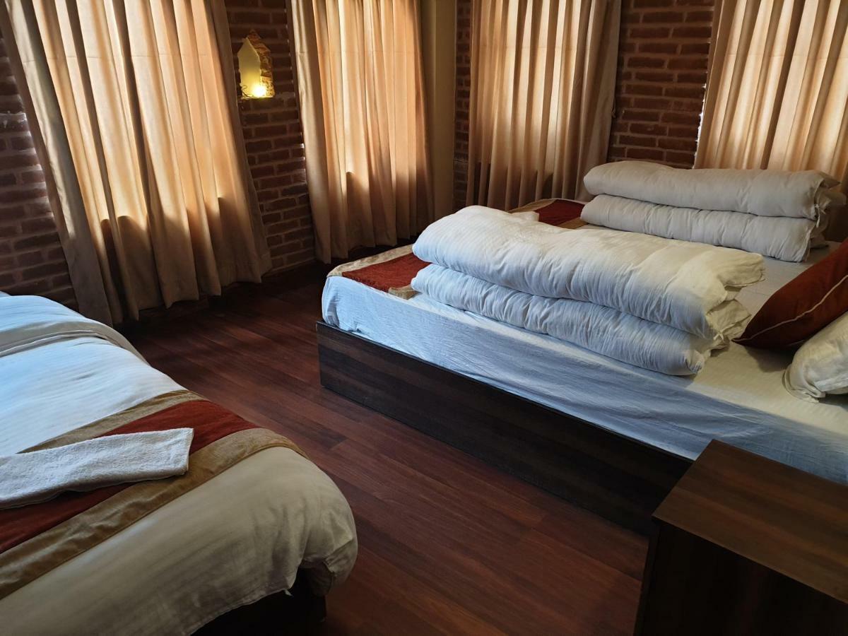 Hotel Layaku Durbar Bhatgoan Esterno foto